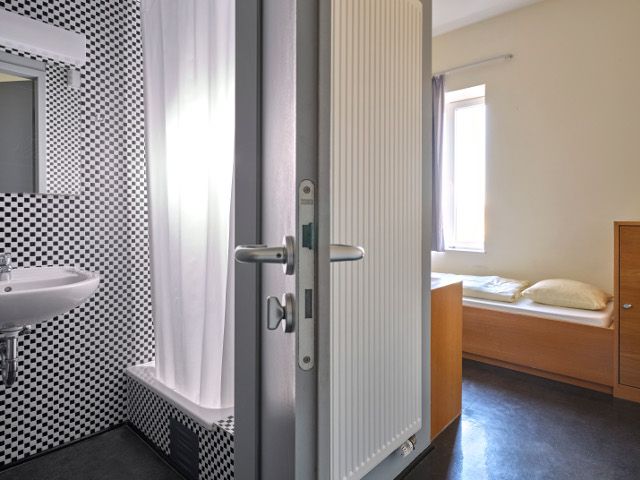 Youth hostel Remerschen - single room with private WC and shower