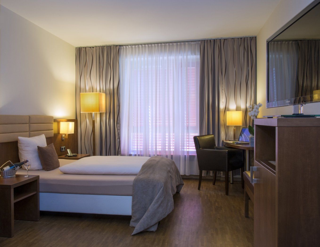 Hotel-Restaurant Simon's Plaza Room